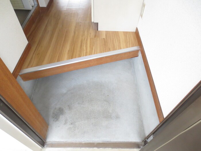 物件内観写真16　(玄関)