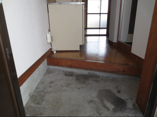 物件内観写真16　(玄関)