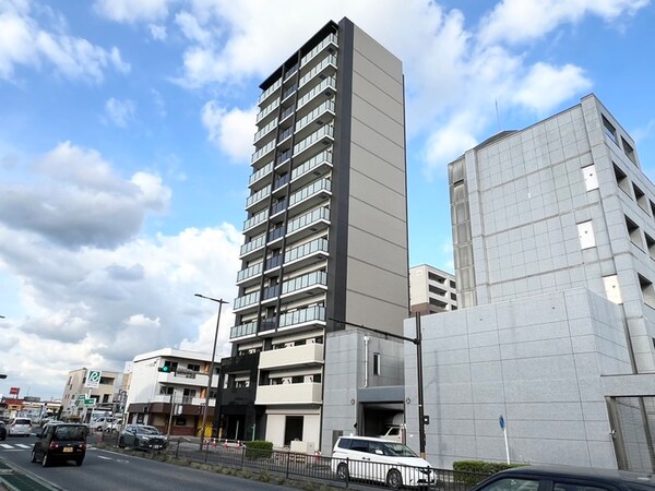 建築中