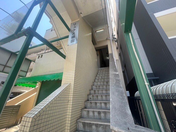 物件外観写真5　(エントランス部分)