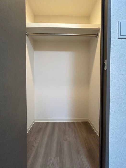 物件内観写真3　(収納)