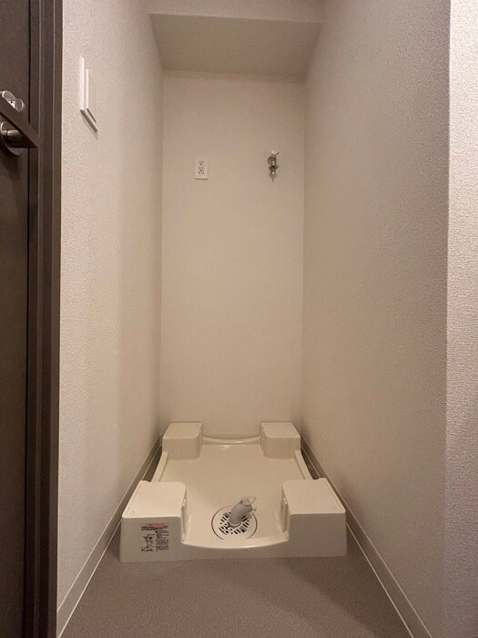 物件内観写真9　(洗濯機置場)