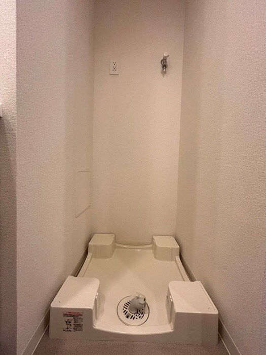 物件内観写真9　(洗濯機置場)