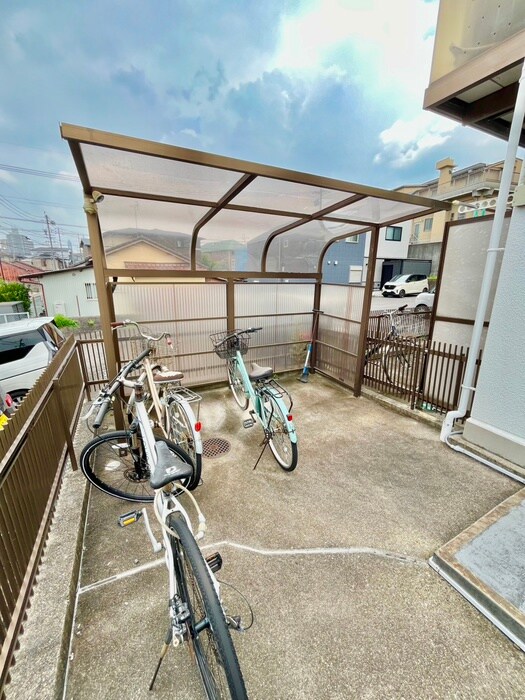 物件外観写真3　(駐輪場)