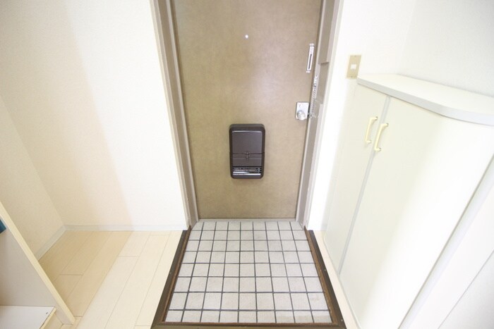 物件内観写真7　(玄関)