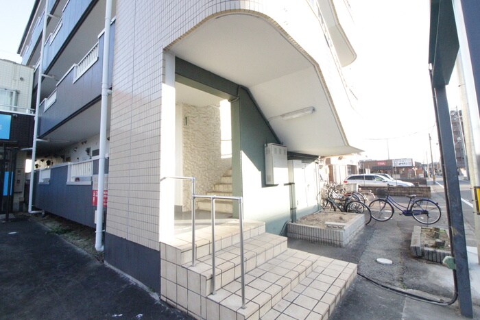 物件外観写真4　(エントランス部分)