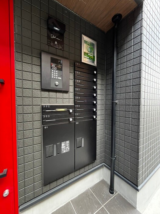 物件外観写真4　(エントランス部分)