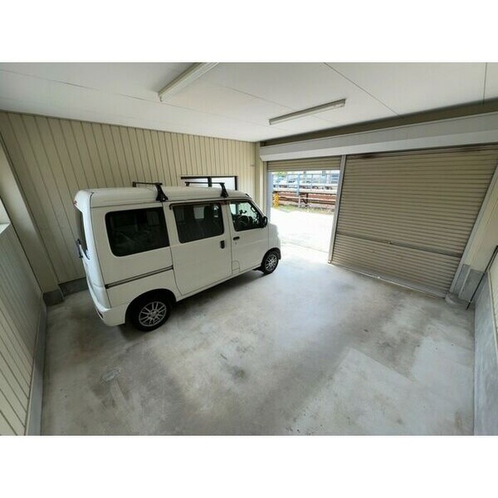 物件外観写真3　(駐車場)