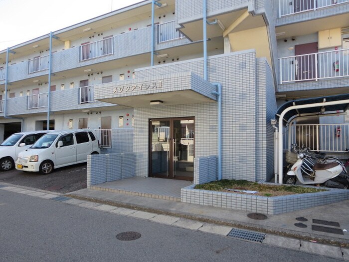 物件外観写真2　(エントランス部分)