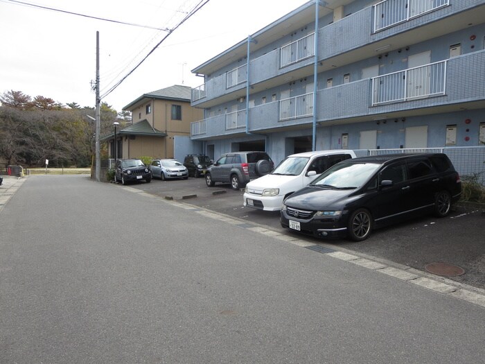 物件外観写真4　(駐車場)