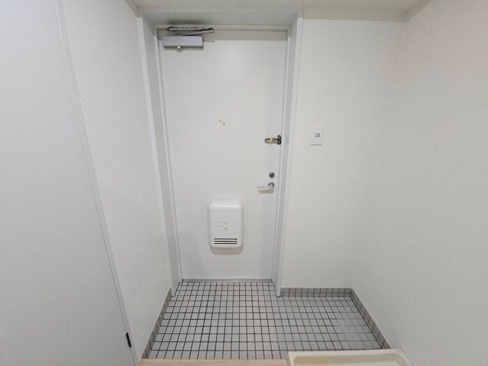 物件内観写真18　(玄関)