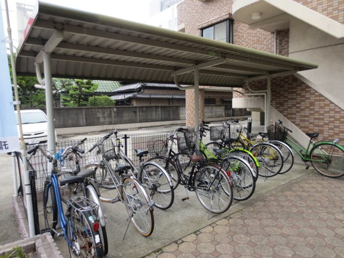 物件外観写真4　(駐輪場)