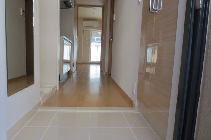 物件内観写真15　(玄関)