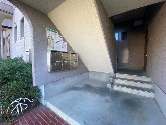 物件外観写真6　(エントランス部分)
