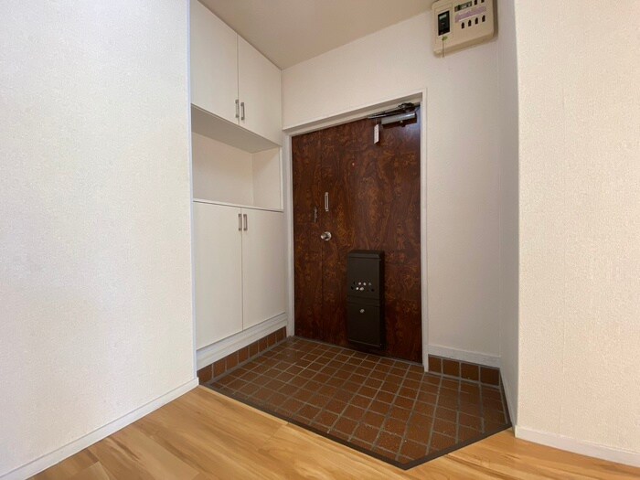 物件内観写真18　(玄関)