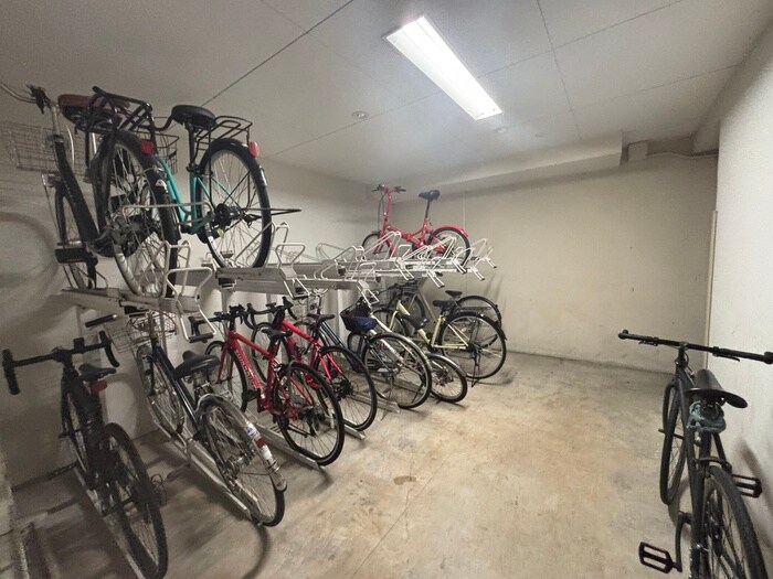 物件外観写真5　(駐輪場)