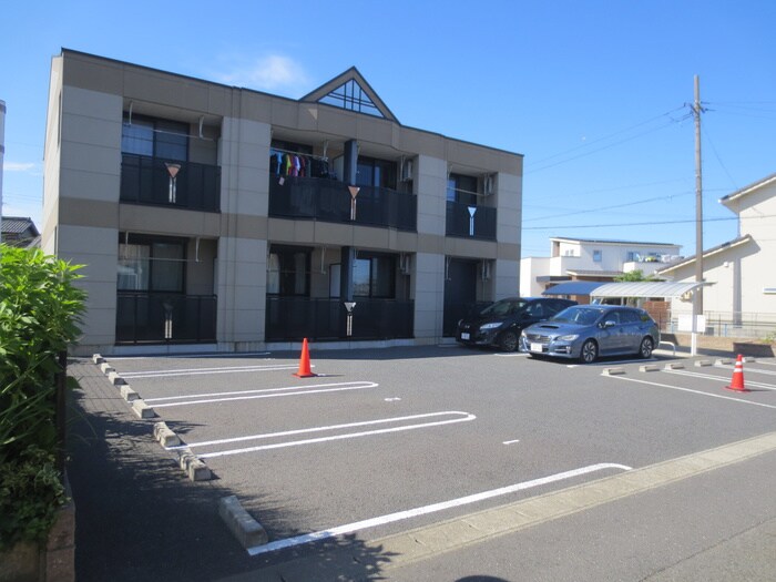 物件外観写真5　(駐車場)