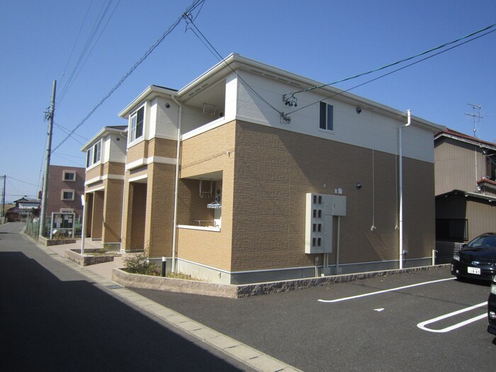 物件外観写真2　(駐車場)