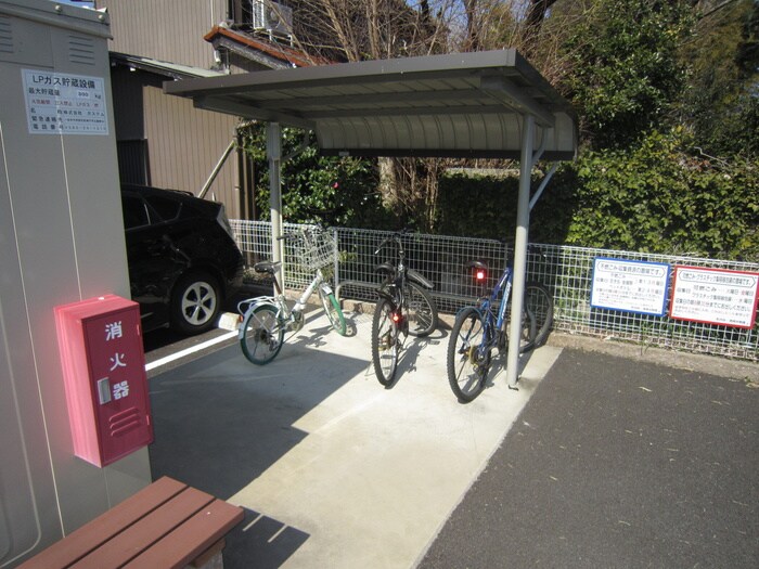 物件外観写真3　(駐輪場)