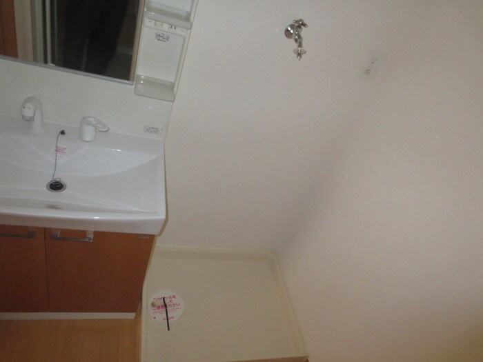 物件内観写真16　(洗濯機置場)