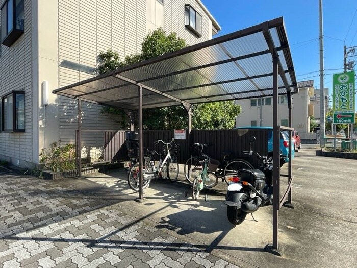 物件外観写真3　(駐輪場)