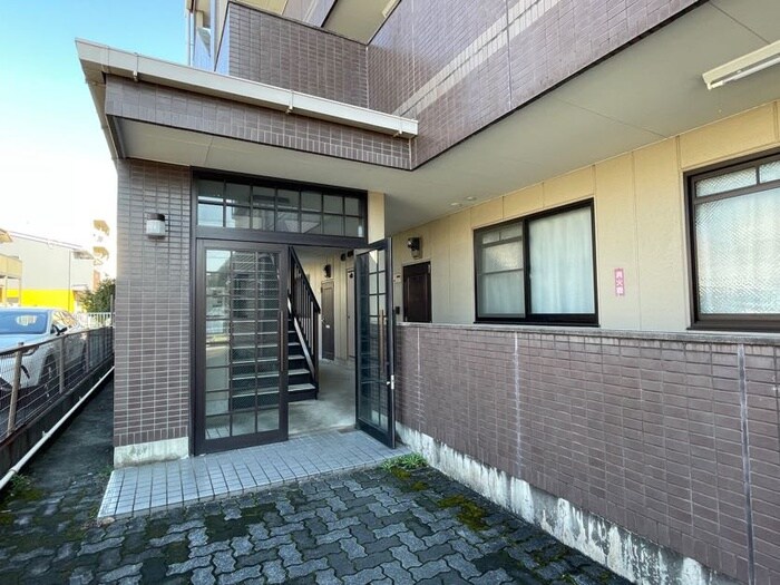 物件外観写真4　(エントランス部分)