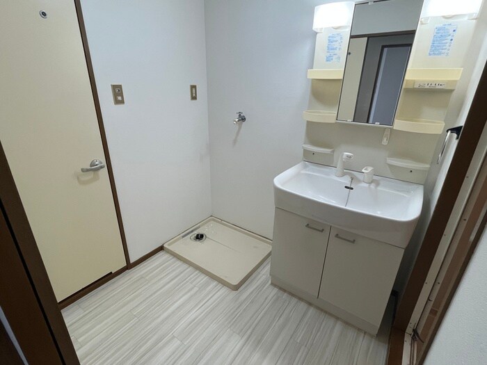 物件内観写真12　(洗濯機置場)