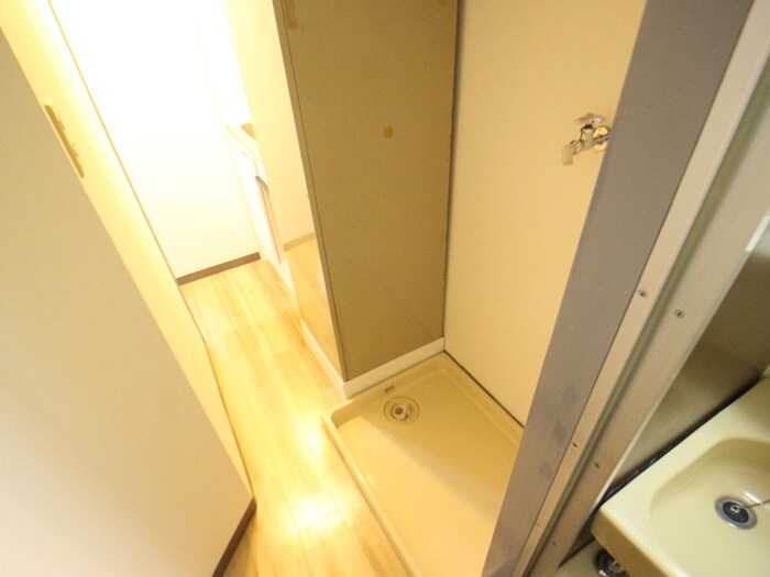 物件内観写真12　(洗濯機置場)