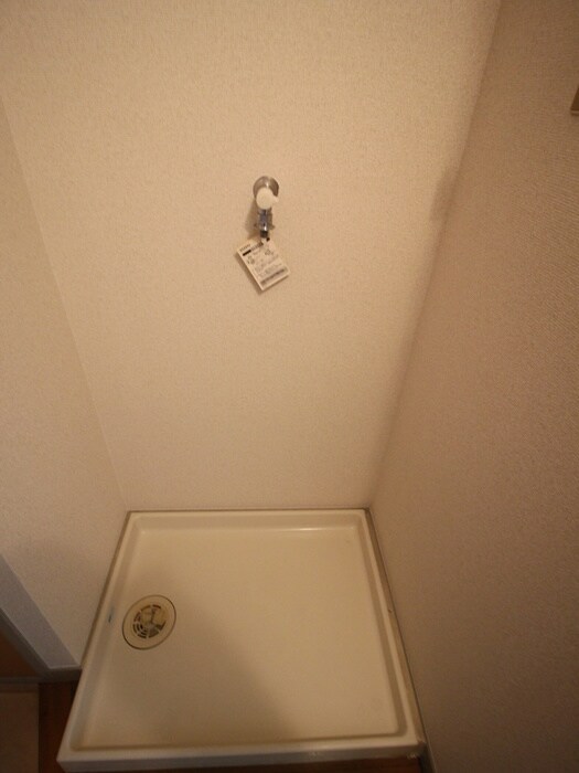 物件内観写真8　(洗濯機置場)