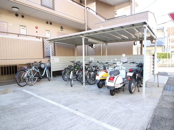 物件外観写真3　(駐輪場)
