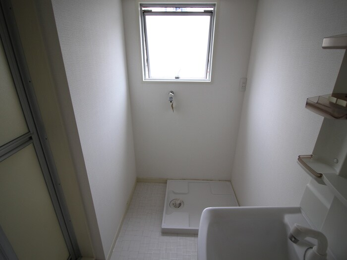 物件内観写真10　(洗濯機置場)