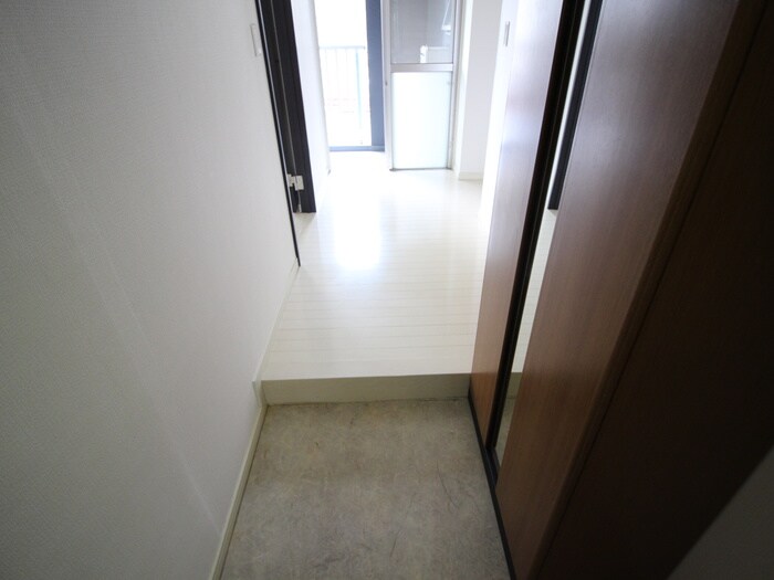 物件内観写真13　(玄関)
