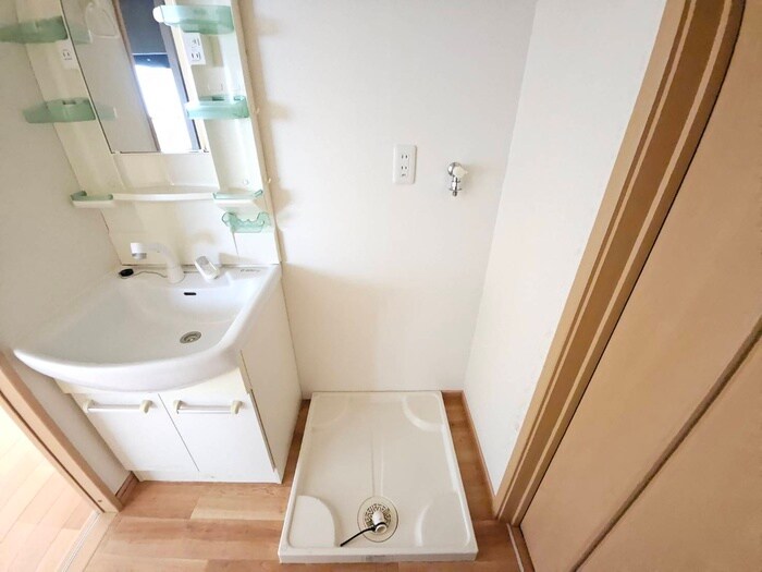 物件内観写真13　(洗濯機置場)