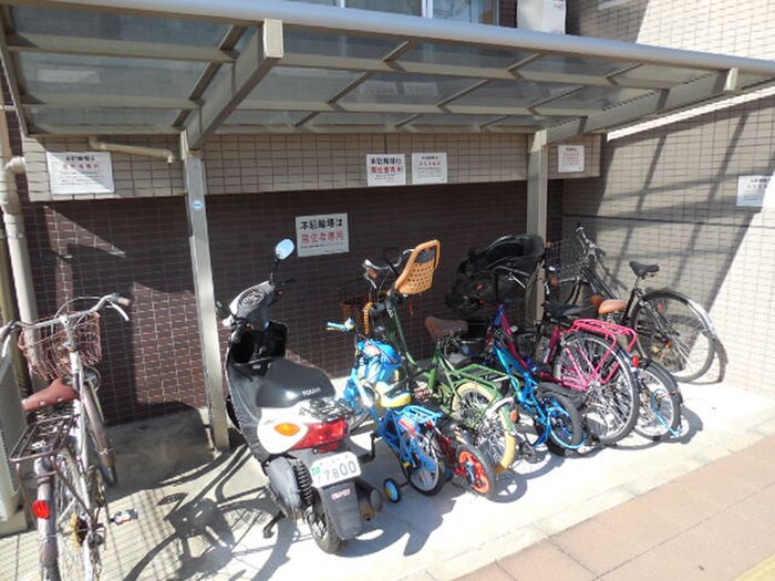 物件外観写真4　(駐輪場)