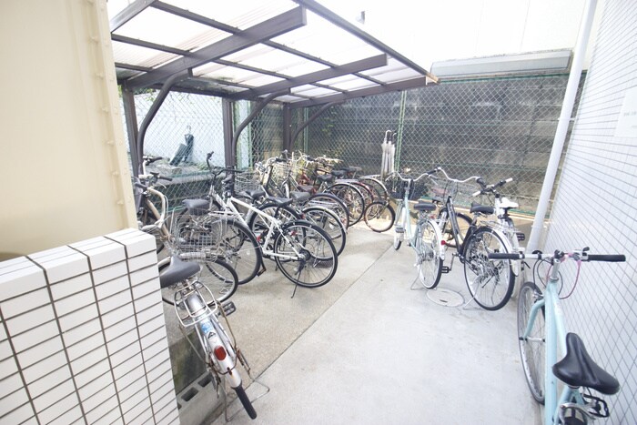 物件外観写真3　(駐輪場)