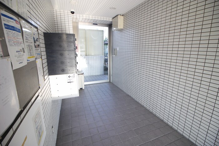 物件外観写真4　(エントランス部分)