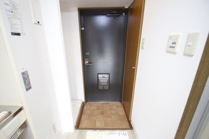 物件内観写真16　(玄関)