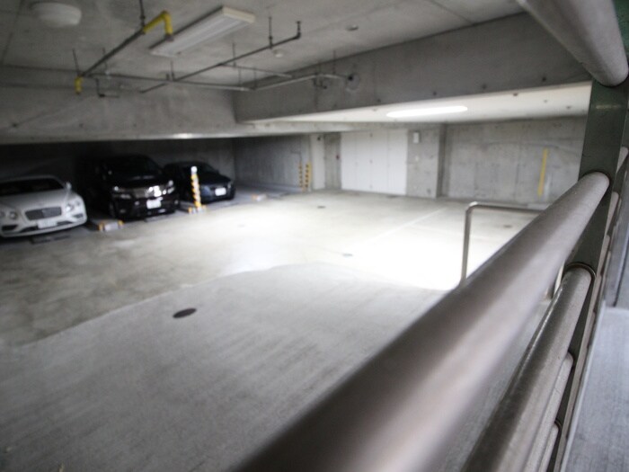 物件外観写真6　(駐車場)