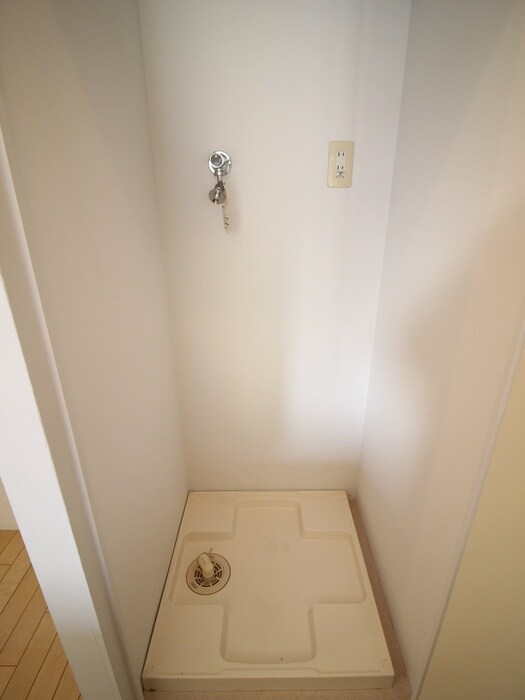 物件内観写真16　(洗濯機置場)