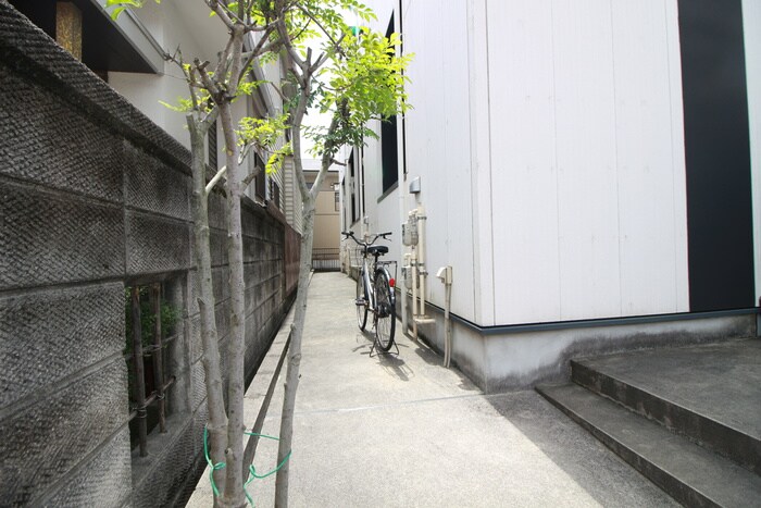 物件外観写真4　(駐輪場)