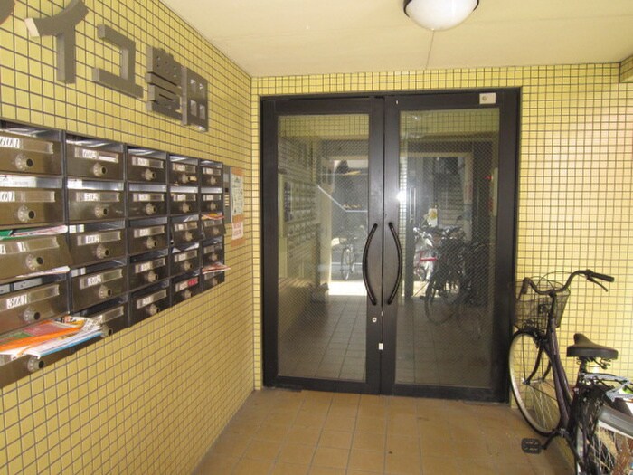 物件外観写真4　(エントランス部分)