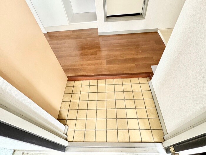 物件内観写真10　(玄関)