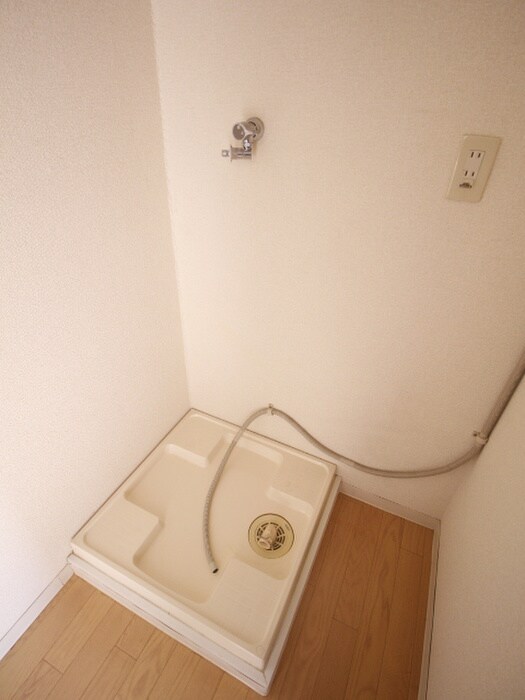 物件内観写真11　(洗濯機置場)