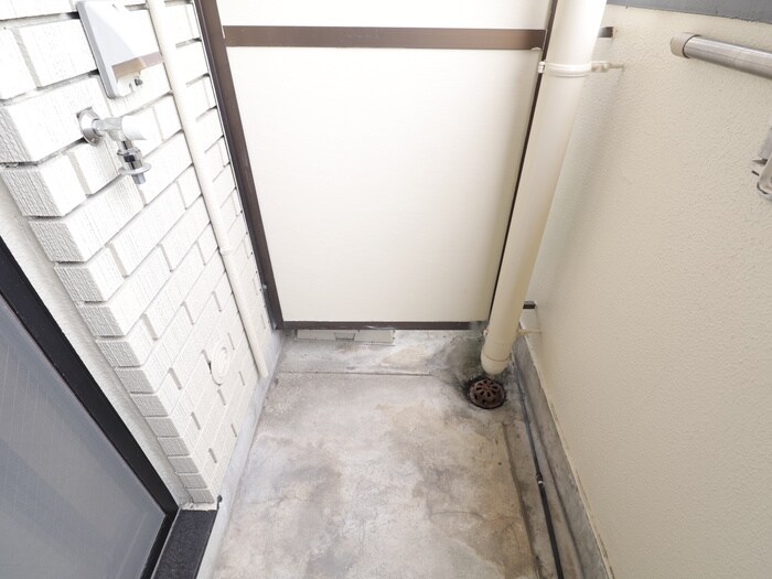 物件内観写真11　(洗濯機置場)