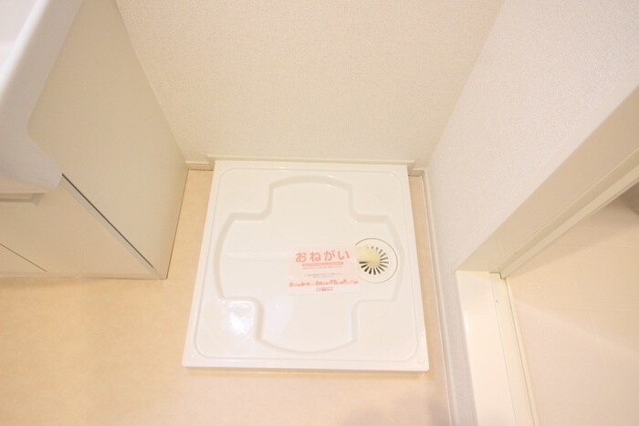 物件内観写真18　(洗濯機置場)