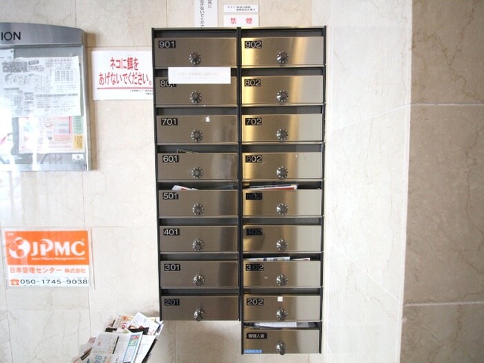 物件外観写真4　(エントランス部分)