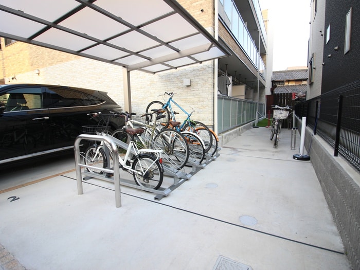 物件外観写真3　(駐輪場)