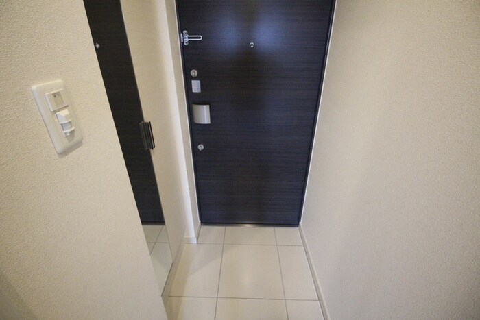物件内観写真14　(玄関)