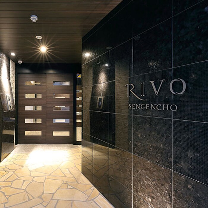 物件外観写真5　(エントランス部分)