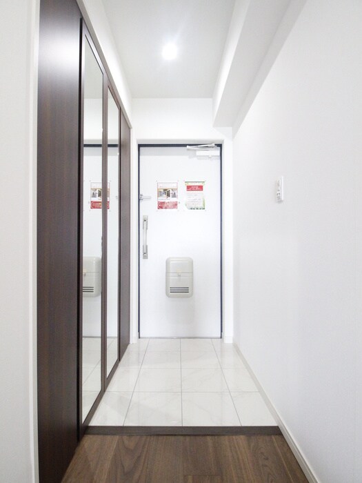 物件内観写真13　(玄関)